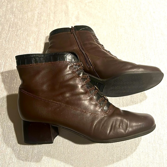 London Fog Women’s/Sieblen Tall Brown Ankle Booties w/ Chunky Heel Size 8 - Picture 2 of 16